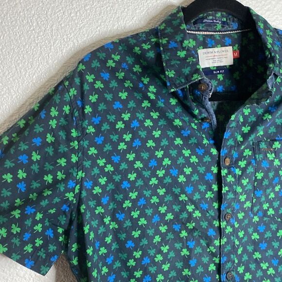 Denim & Flowers-Slim fit lucky four leaf clover short sleeve button down- Size M - Picture 2 of 7